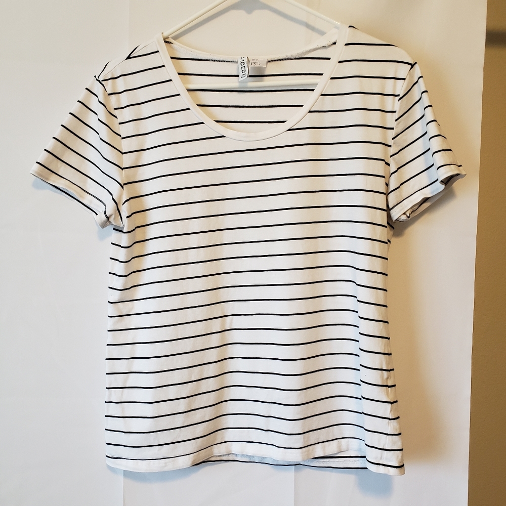 Divided White & Black Stripe Short Sleeve Top‎